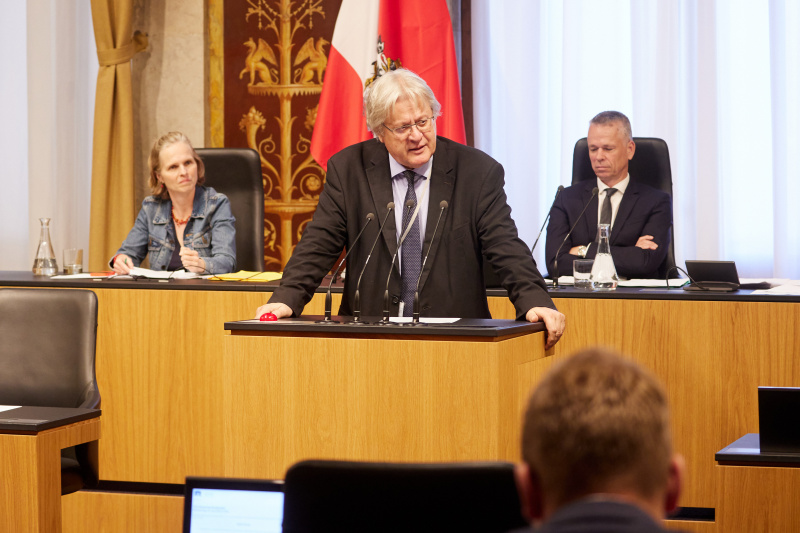 Am Rednerpult Bundesrat Stefan Schennach (SPÖ)