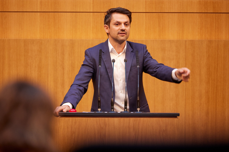 Am Rednerpult Nationalratsabgeordneter Jakob Schwarz (GRÜNE)