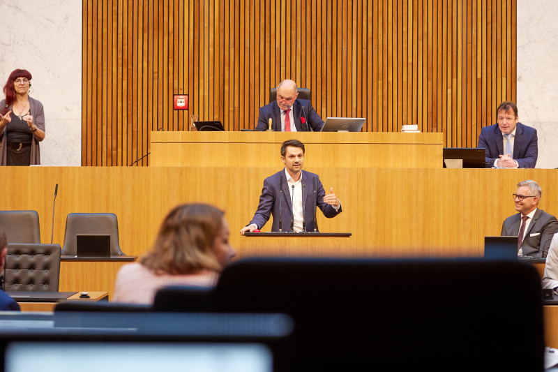 Am Rednerpult Nationalratsabgeordneter Jakob Schwarz (GRÜNE)