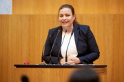 Am Rednerpult Nationalratsabgeordnete Nina Tomaselli (GRÜNE)