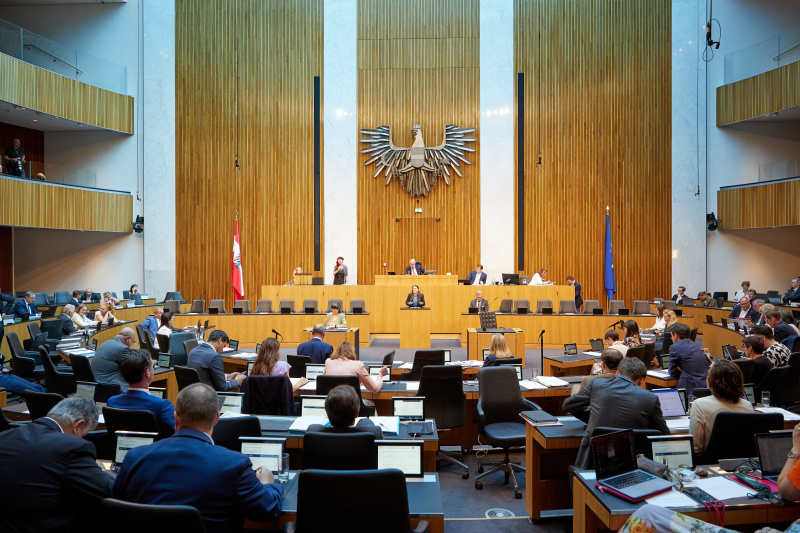 Am Rednerpult Nationalratsabgeordnete Karin Doppelbauer (NEOS)