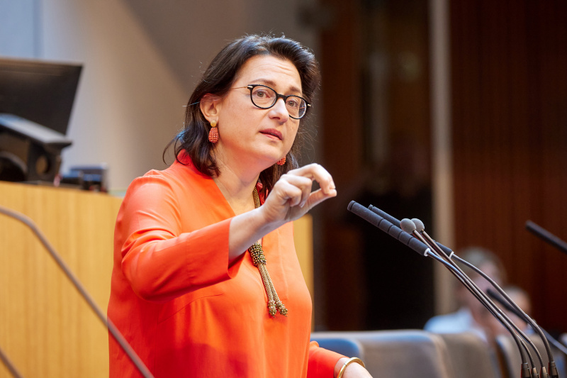 Am Rednerpult Nationalratsabgeordnete Gudrun Kugler (ÖVP)