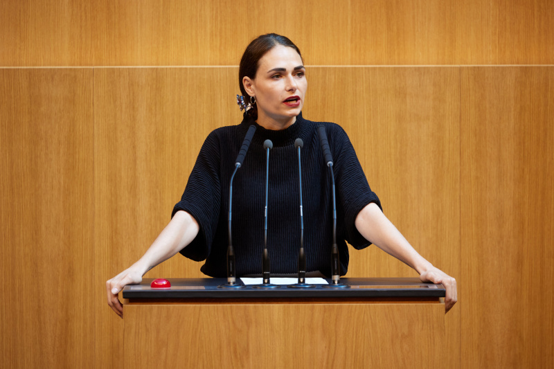 Am Rednerpult Nationalratsabgeordnete Barbara Neßler (GRÜNE)