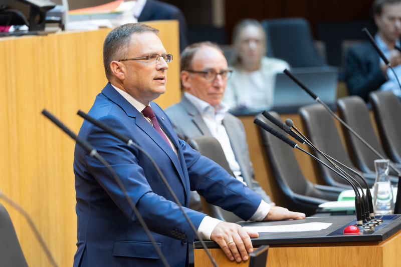 Am RednerpultKlubobmann August Wöginger (ÖVP)