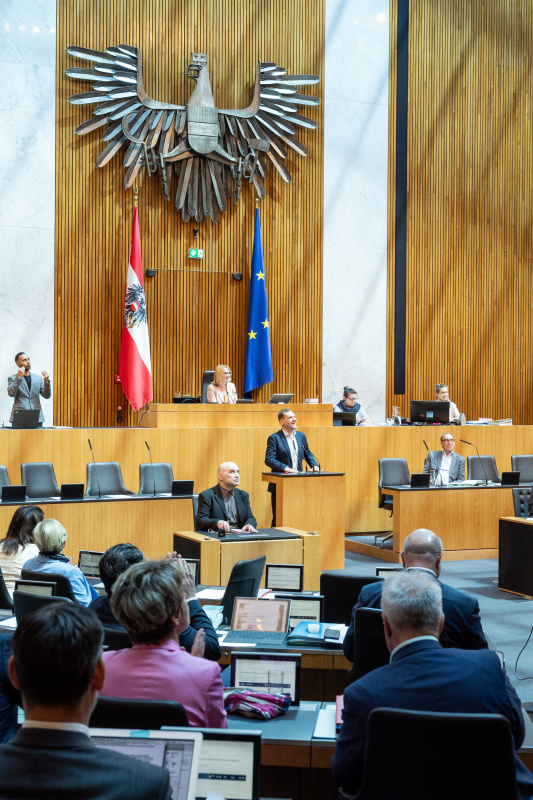 Am Rednerpult Klubobmann Philip Kucher (SPÖ)