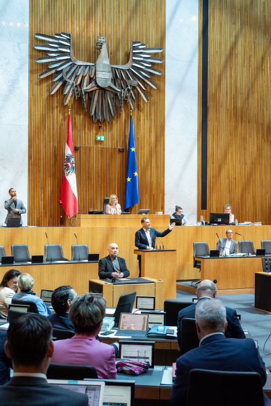 Am Rednerpult Klubobmann Philip Kucher (SPÖ)