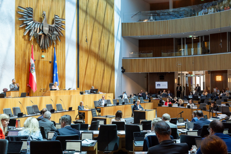 Am Rednerpult Nationalratsabgeordnete Kira Grünberg (ÖVP)