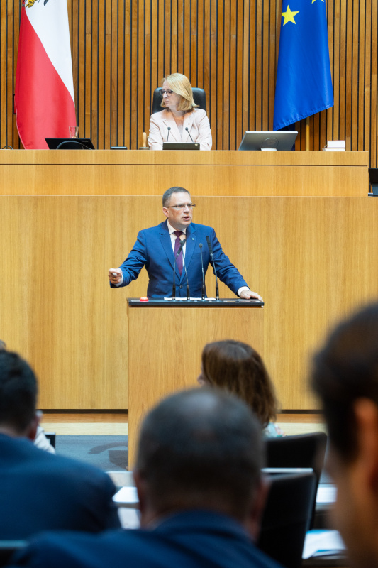 Am RednerpultKlubobmann August Wöginger (ÖVP)