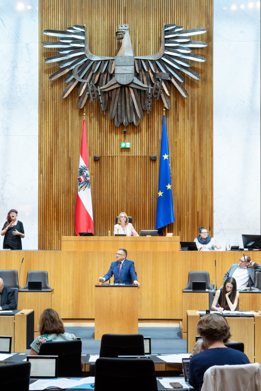 Am RednerpultKlubobmann August Wöginger (ÖVP)