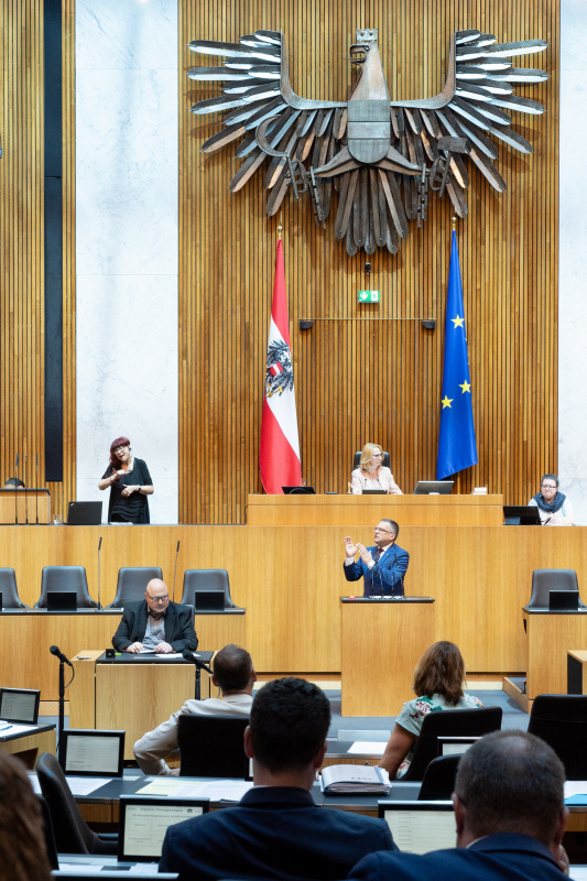 Am RednerpultKlubobmann August Wöginger (ÖVP)