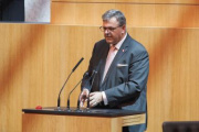 Am Rednepult Nationalratsabgeordneter Gerhar Deimek (FPÖ)