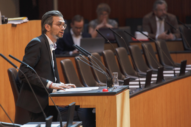 Am Rednerpult Nationalratsabgeordneter Süleyman Zorba (GRÜNE)