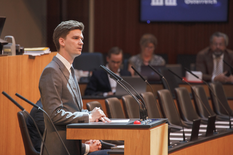 Am Rednerpult Nationalratsabgeordneter Douglas Hoyos-Trauttmansdorff (NEOS)