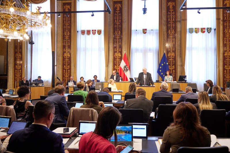 Am Rednerpult Bundesrat Stefan Schennach (SPÖ)