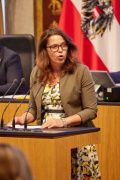 Am Rednerpult Bundesrätin Sandra Böhmwalder (ÖVP)