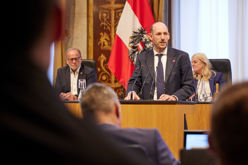 Am Rednerpult Bundesrat Karl-Arthur Arlamovsky (NEOS)