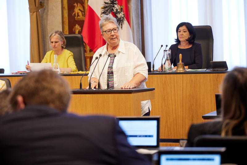 Am Rednerpult Bundesrätin Klara Neurauter (ÖVP)