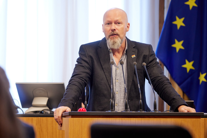 Am Rednerpult Vorsitzender der Bundesratsfraktion Marco Schreuder (GRÜNE)