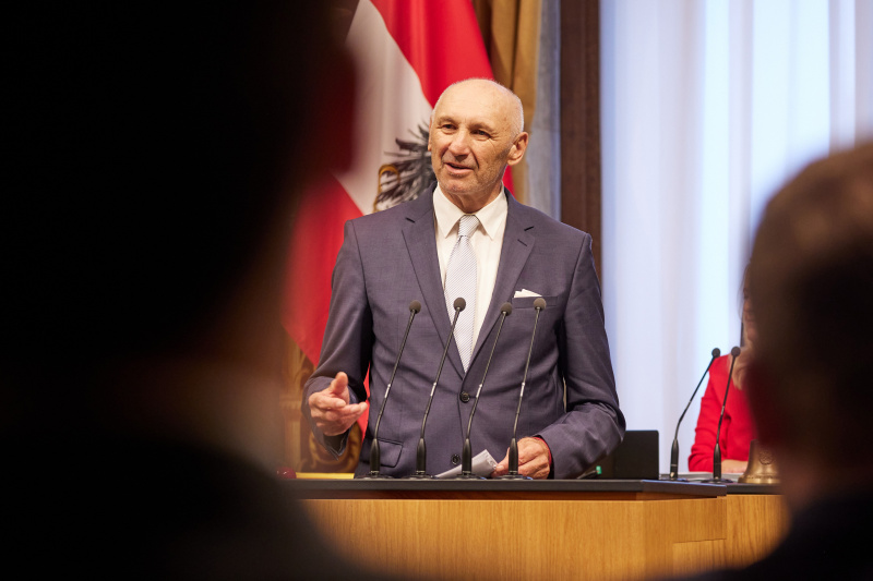 Am Rednerpult Bundesrat Manfred Mertel (SPÖ)