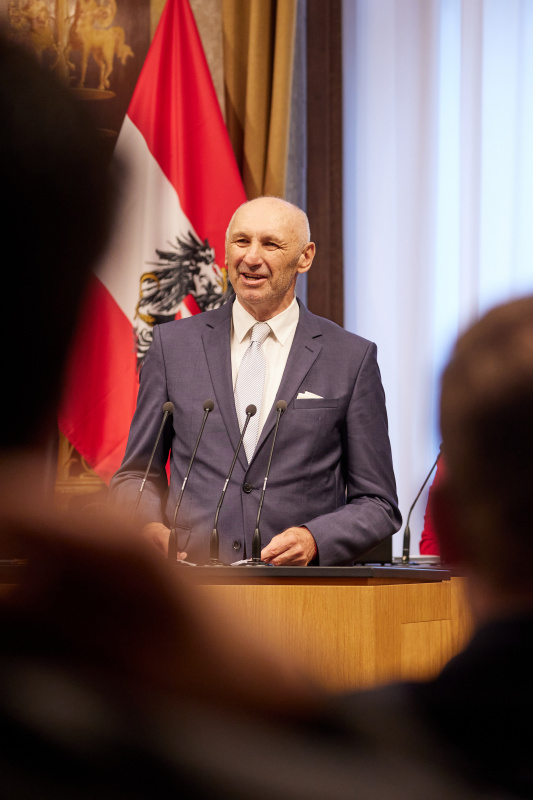 Am Rednerpult Bundesrat Manfred Mertel (SPÖ)