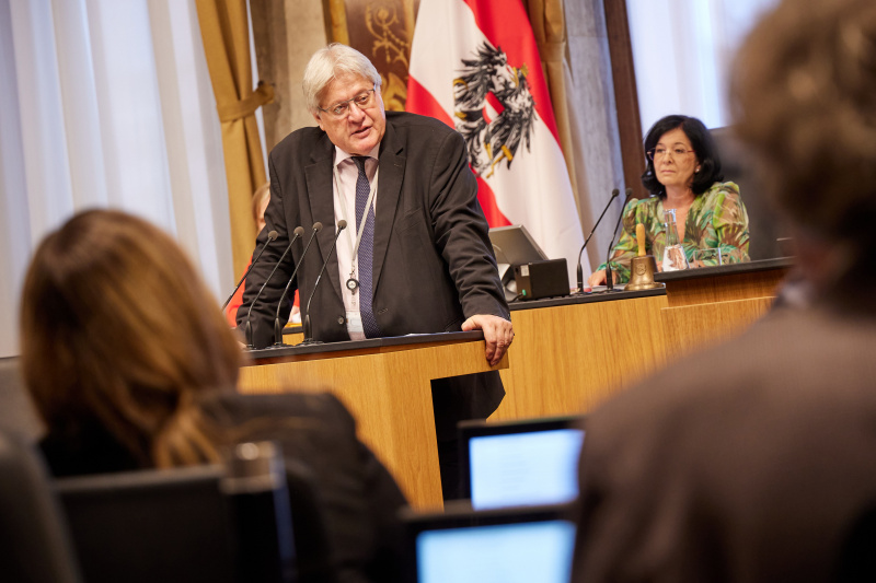 Am Rednerpult Bundesrat Stefan Schennach (SPÖ)