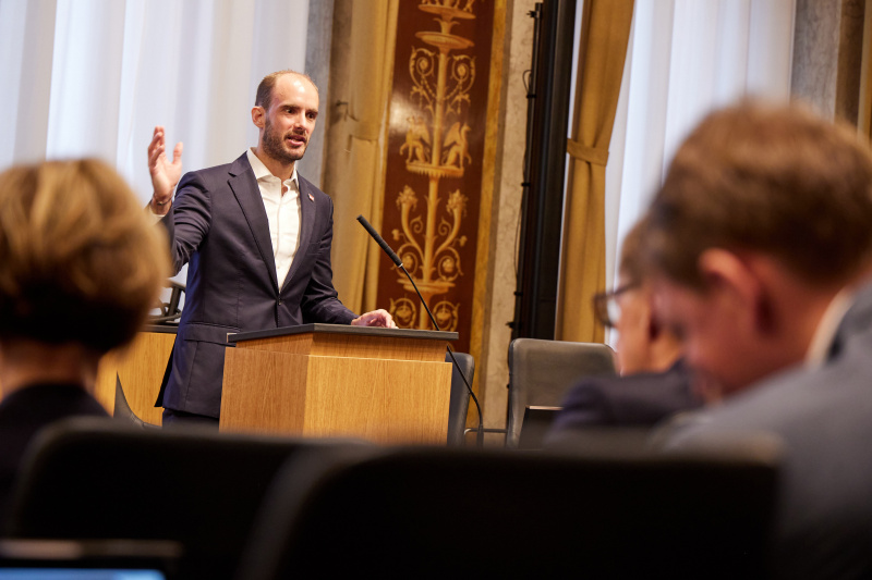 Bundesratspräsidentin Claudia Arpa (SPÖ)  am Präsidium