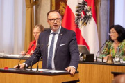 Am Rednerpult Bundesrat Günter Pröller FPÖ)