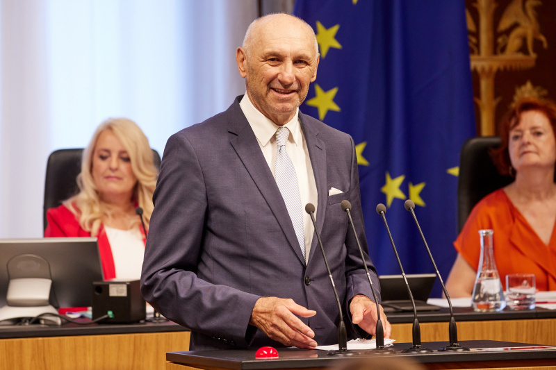 Am Rednerpult Bundesrat Manfred Mertel (SPÖ)
