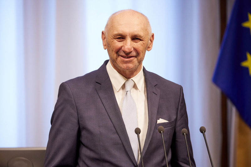 Am Rednerpult Bundesrat Manfred Mertel (SPÖ)