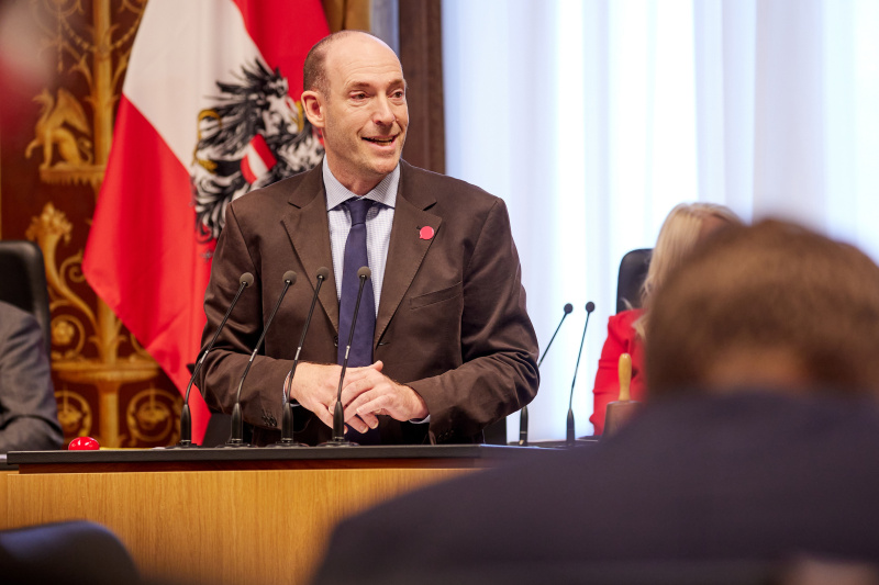 Am Rednerpult Bundesrat Karl-Arthur Arlamovsky (NEOS)