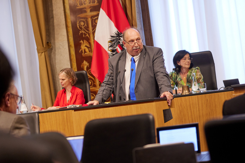 Am Rednerpult Bundesrat Michael Bernard (FPÖ)