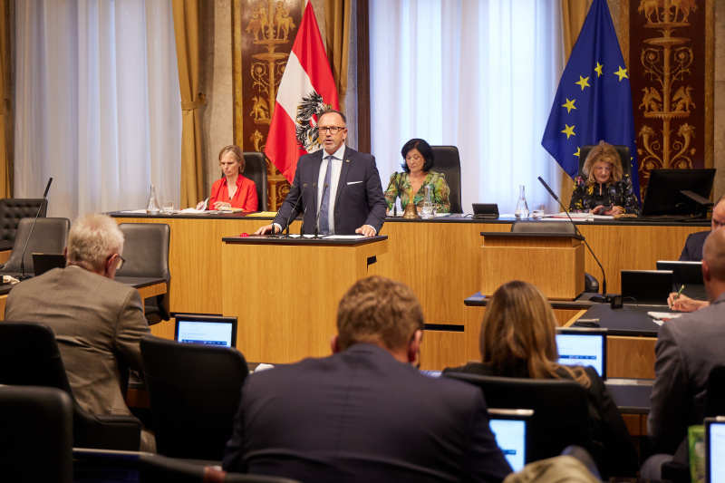 Am Rednerpult Bundesrat Günter Pröller FPÖ)