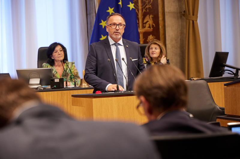 Am Rednerpult Bundesrat Günter Pröller FPÖ)