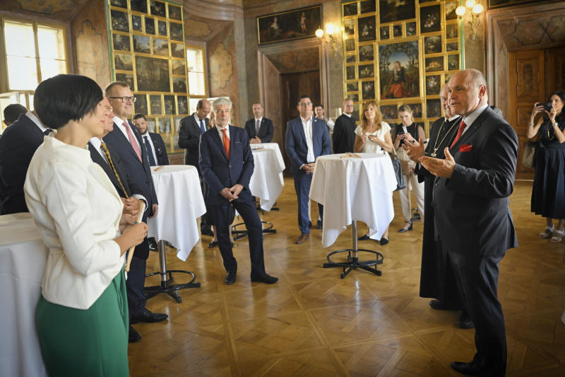 Besuch Stift Melk. Von links: Präsidentin der tschechischen Abgeordnetenkammer Markéta Pekarová Adamová, Präsident des slowakischen Nationalrates Boris Kollár, Parlamentsdirektor Harald DossiNationalratspräsident Wolfgang Sobotka (ÖVP)