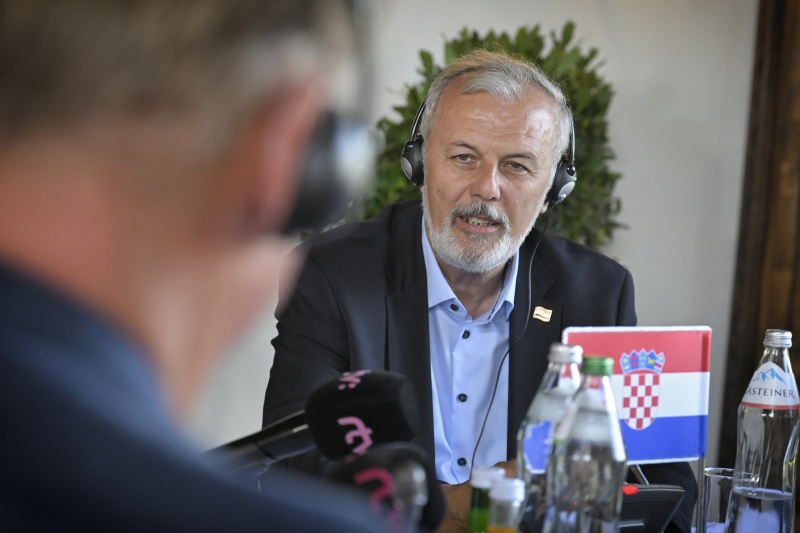 Pressegespräch. Parlaments-Vizepräsident des kroatischen Sabor Ante Sanader