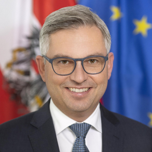 Portrait of Dr. Magnus Brunner, LL.M.