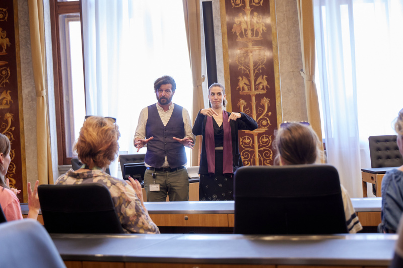 Erste Führung mit Gebärdendolmetschung - Bundesratssaal