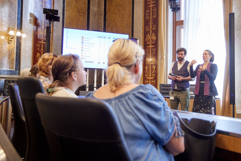 Erste Führung mit Gebärdendolmetschung - Bundesratssaal