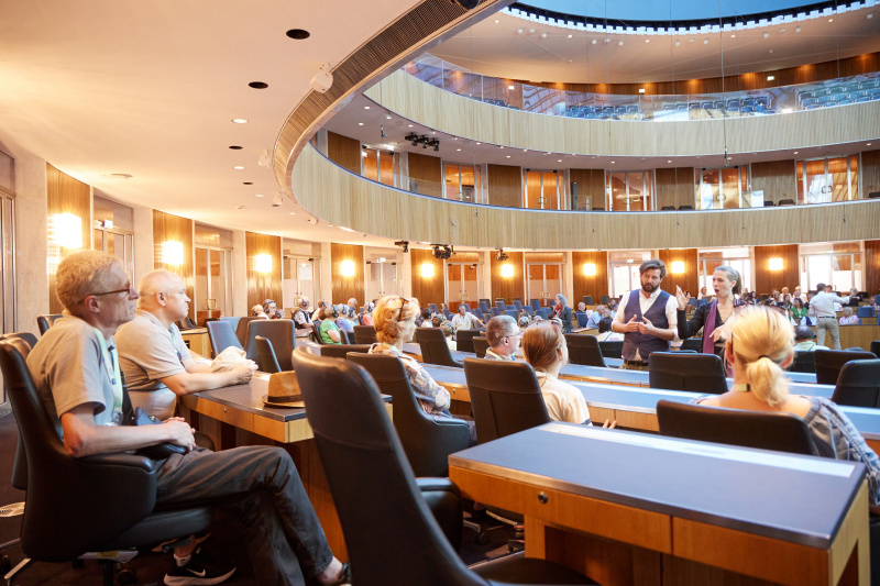 Erste Führung mit Gebärdendolmetschung - Nationalratssaal