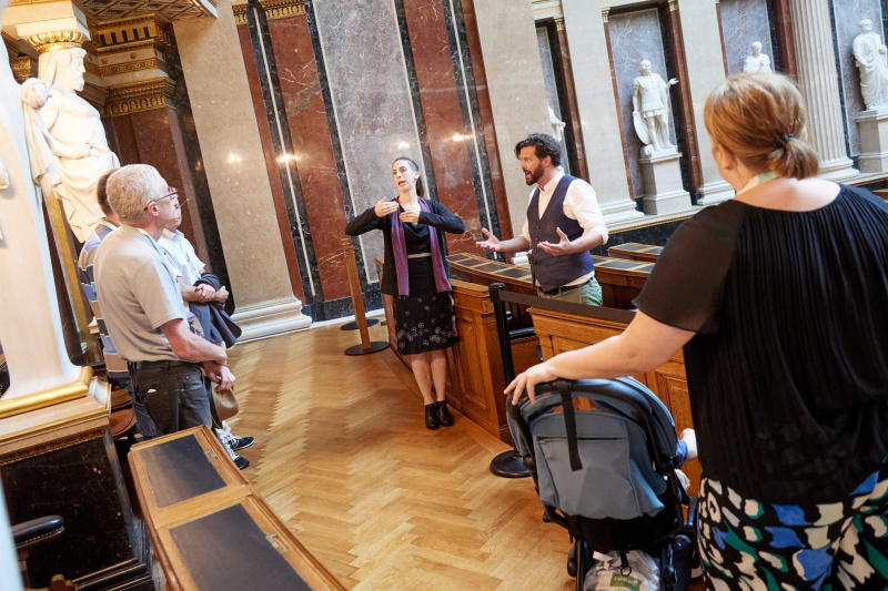 Erste Führung mit Gebärdendolmetschung - Bundesversammlungssaal