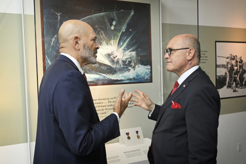 Besuch der  John F. Kennedy Presidential Library and Museum. Von links: Direktor Alan Price, Nationalratspräsident Wolfgang Sobotka (ÖVP)