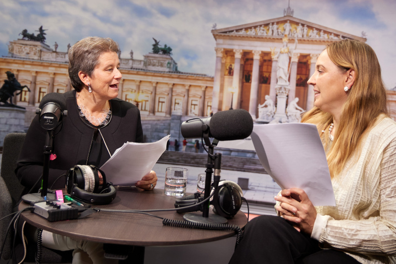 Von links: Katharina Stourzh Parlamentsdirektion, Moderatorin Tatjana Lukáš