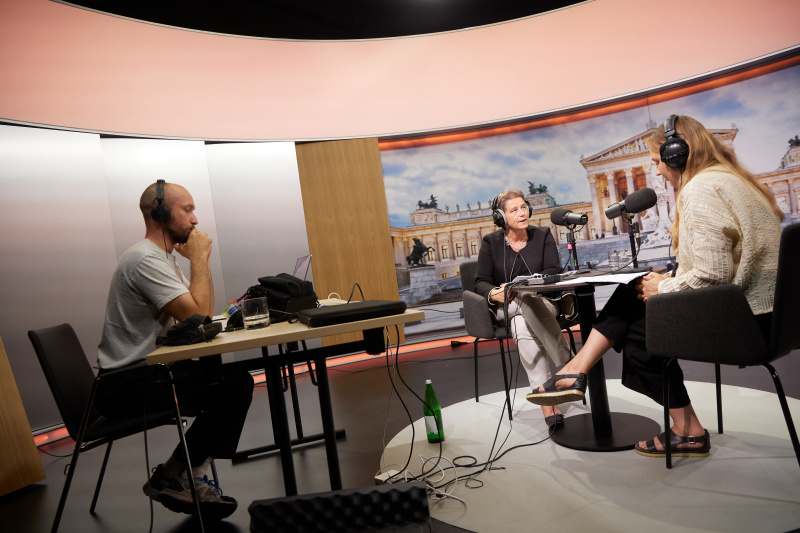 Von links: Katharina Stourzh Parlamentsdirektion, Moderatorin Tatjana Lukáš