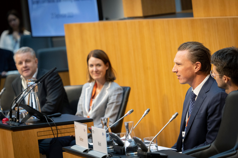 From left: Rupert Ursin, CEO QTlabs, Henrietta Egerth-Stadlhuber, Managing Director Austrian Research Promotion Agency FFG