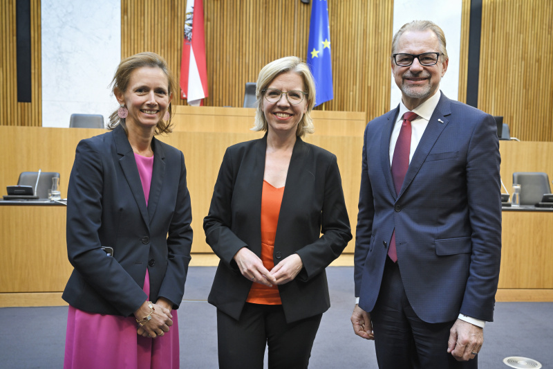 From left: Member of the Austrian Parliament Therese Niss (ÖVP), Federal Minster for Climate Eleonore Gewessler (GRÜNE), Director of ESA Josef Aschbacher