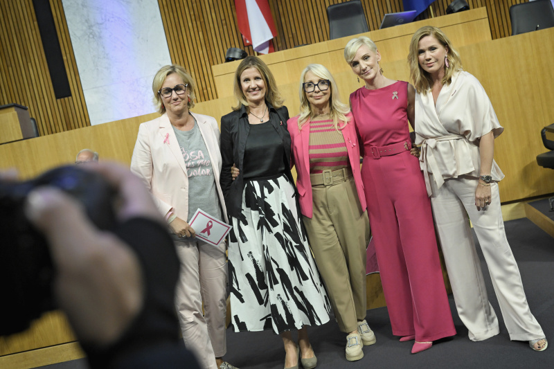Von links: Birgit Fenderl, Linda Zajer, Uschi Fellner, Daniela Schimke, Johanna Setzer