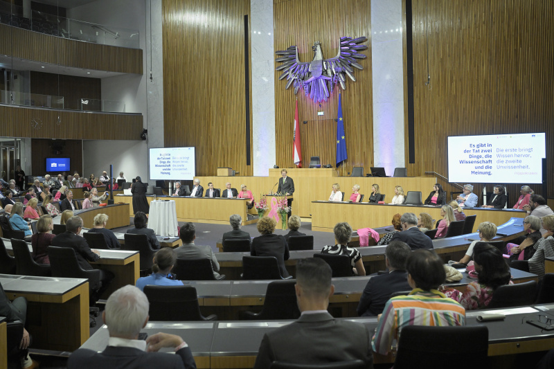 Blick Richtung Veranstaltungsteilnehmer:innen