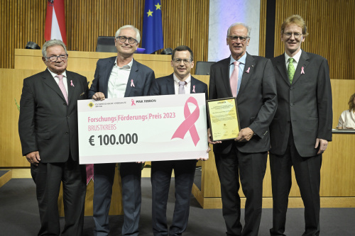 Von links: Michael Micksche, Alexander Dworak, Preisträger Sandro Keller, Präsident Österreichische Krebshilfe Paul Sevelda, Ansgar Weltermann