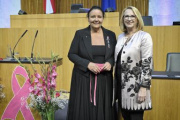Von links: Geschätsführerin Österreichische Krebshilfe Doris Kiefhaber, Zweite Nationalratspräsidentin Doris Bures (SPÖ)