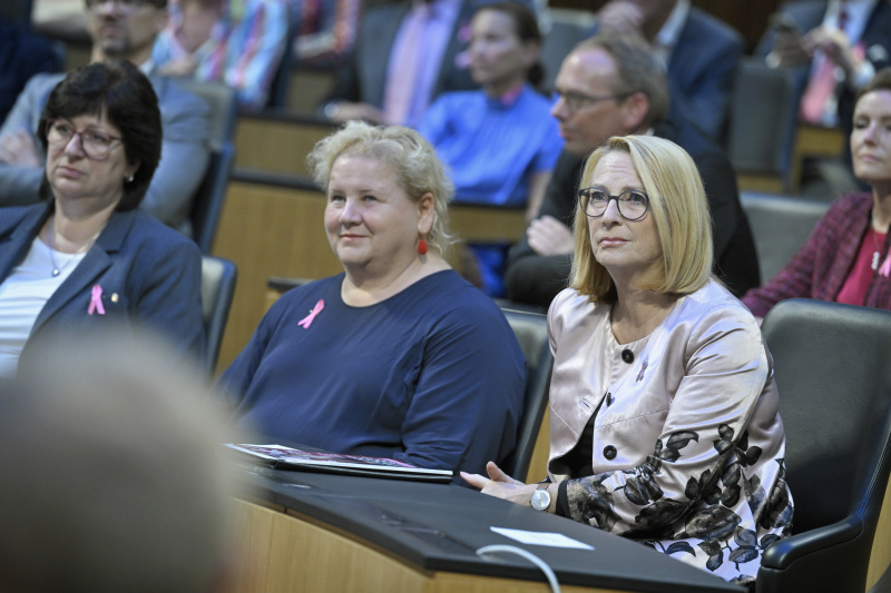 Von links: Bundesrätin Korinna Schumann (SPÖ), Zweite Nationalratspräsidentin Doris Bures (SPÖ)